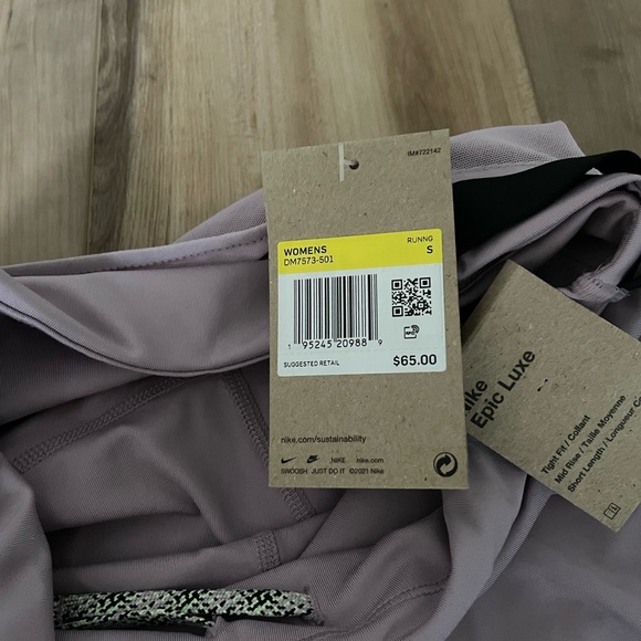 Lululemon SenseKnit Running HR Short 10. Brooks Method 8. Nike Epic Luxe. - Picture 4 of 11